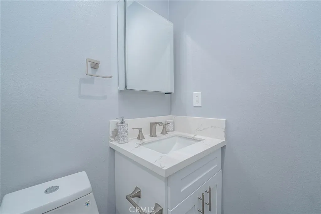 232 E Gage Avenue A, Los Angeles, California 90003 home-pic-23